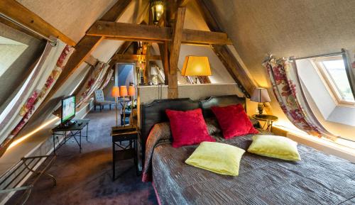 Queen Suite with Spa Bath