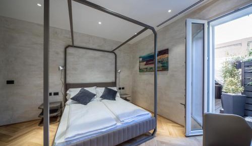 Queen Room with Spa Bath