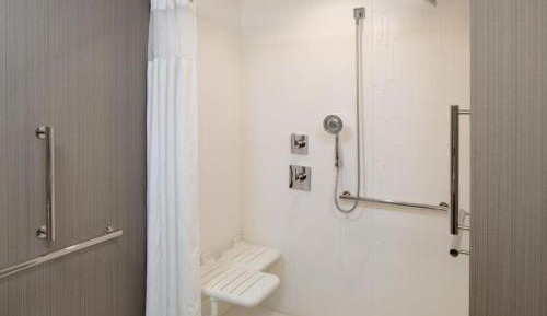 King Suite with Sofa Bed and Adapted Tub - Mobility Accessible