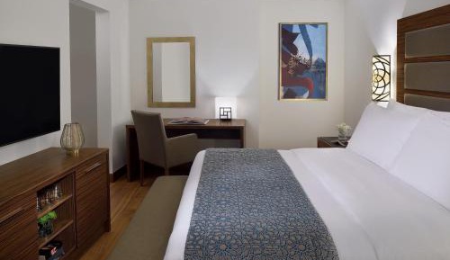 One-Bedroom King Suite 