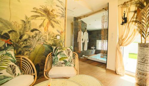 Queen Room with Pool View