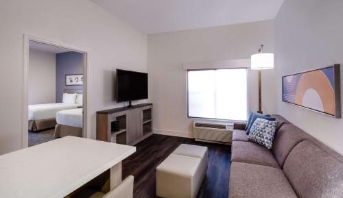 One Bedroom Kitchen Suite with Two Queen Beds and Sofa Bed