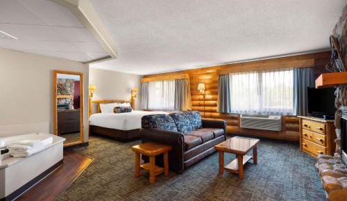 King Suite with Spa Bath - Non-Smoking