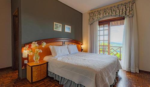 Queen Room with Pool View