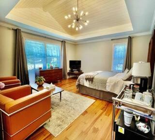 Queen Room with Pool View