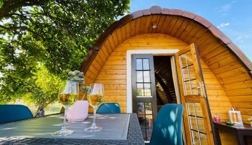 Deluxe Double Room (2 Adults + 1 Child)