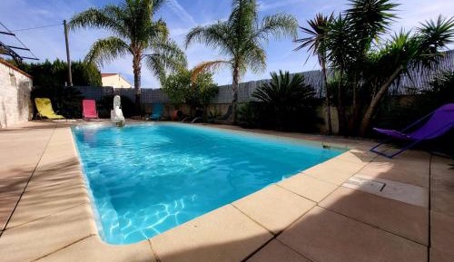 Apartment with Pool View 
