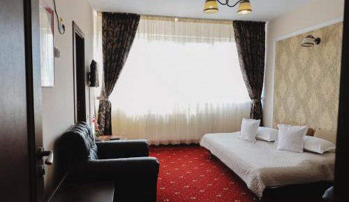 One-Bedroom Suite with Balcony