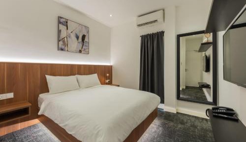 Deluxe Queen Room