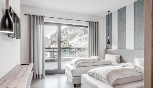 Studio with Mountain View