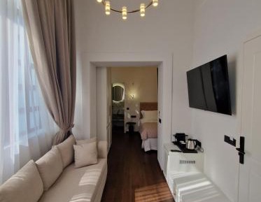 Deluxe Suite with Spa Bath