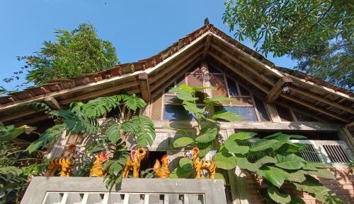 Deluxe Double Room (2 Adults + 1 Child)