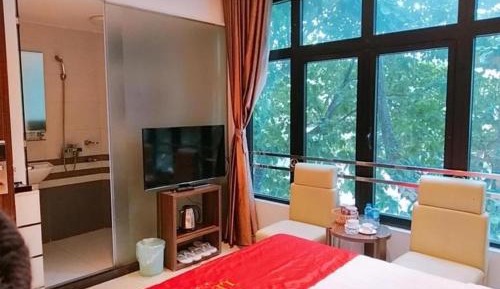 Standard Queen Room
