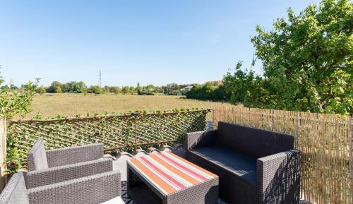 Superior One-Bedroom Apartment