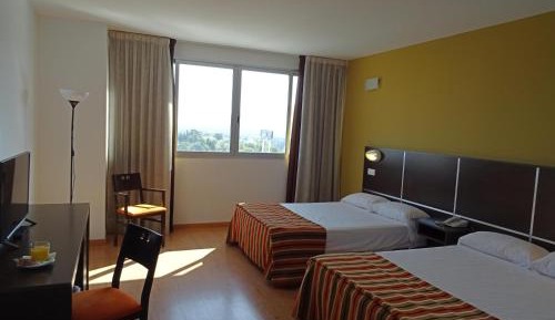 Double or Twin Room (2 Adults)