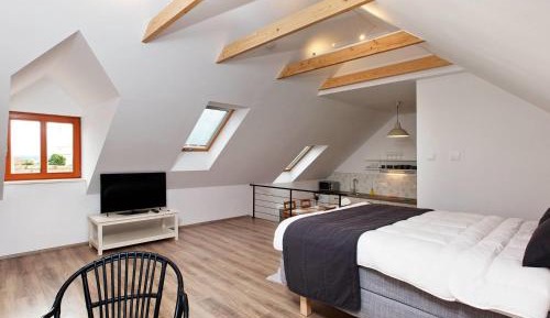 Studio Apartment (2 Adults)