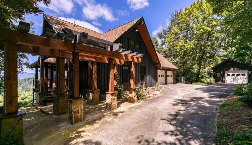 Four-Bedroom Holiday Home