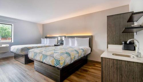 Deluxe Queen Room with Two Queen Beds - Non-Smoking