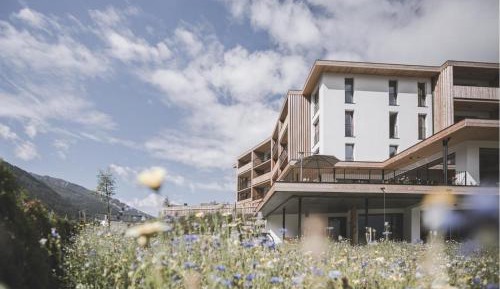 Superior One-Bedroom Apartment with Balcony