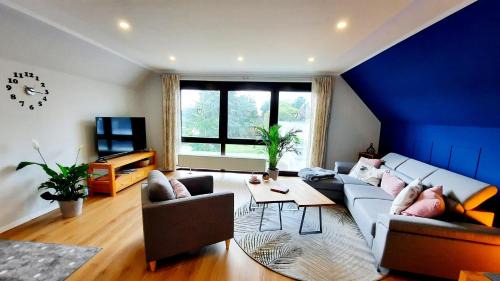 Two-Bedroom Apartment with Shower 