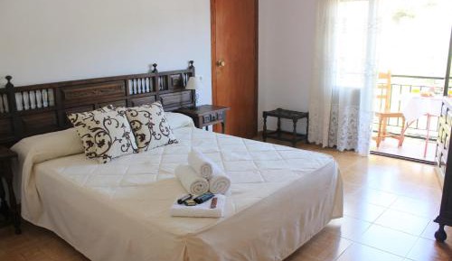 Standard Double Room with Shared Bathroom