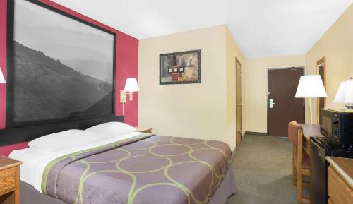 Queen Room - Mobility Access/Non-Smoking