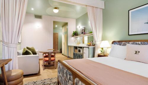 King Studio with Sofa Bed