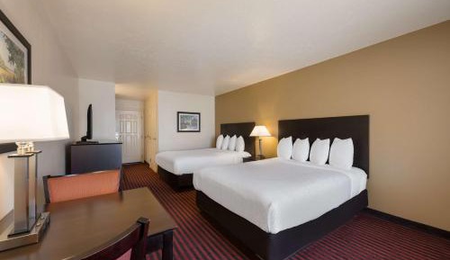 Queen Room with Two Queen Beds - Non-Smoking