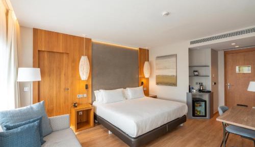 King Room with Spa Bath