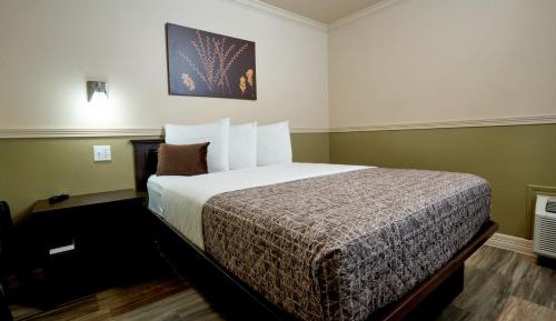 Main Building Queen Room with Two Queen Beds- Upstairs 