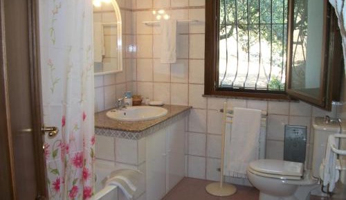 Double or Twin Room with Bathroom