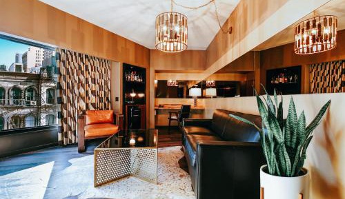 Deluxe One-Bedroom Suite
