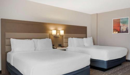 Queen Suite with Mobility Accessible Roll-In Shower