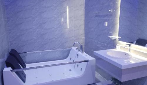 King Room with Spa Bath