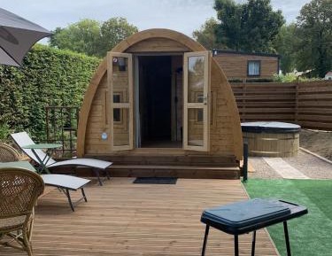  Bungalow with private jacuzzi