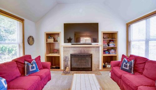 Three-Bedroom Holiday Home 