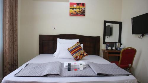 Standard Queen Room