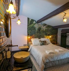 Deluxe Queen Room