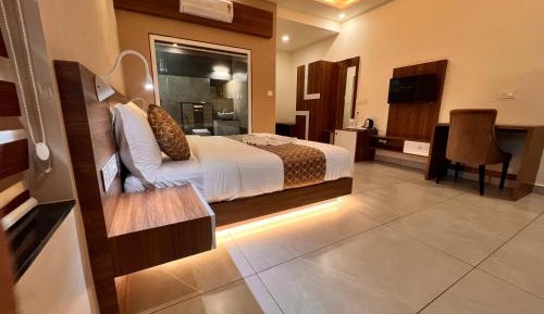 Deluxe King Suite