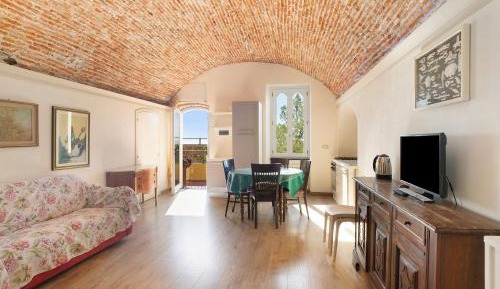Superior One-Bedroom Apartment with Balcony