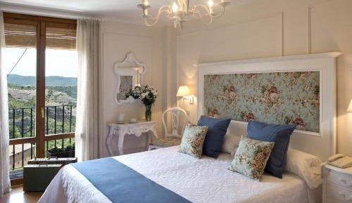 Triple Room with Caste View