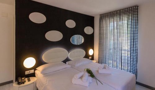 Double Room with Balcony and Mountain View