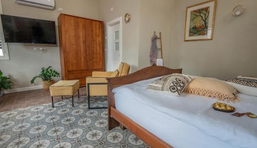 Suite with Mountain View