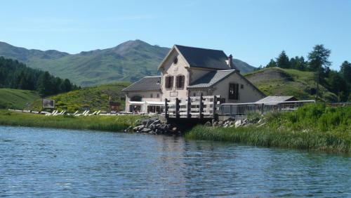 Family Room with Mountain View