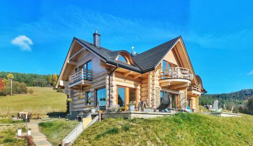 Apartment with Mountain View