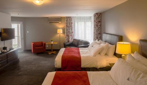 Standard Room with Two Queen Beds with Lake View