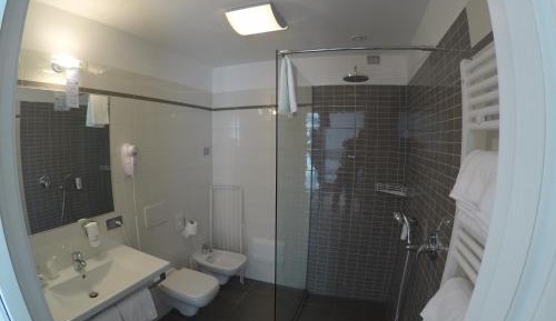 Double or Twin Room with Lateral Lake View