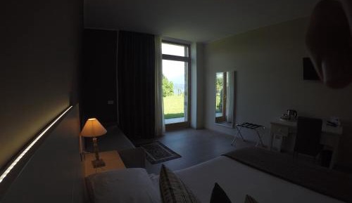 Family Room with Lateral Lake View  (2 Adults + 2 Children)