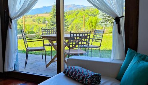 Apartment with Mountain View