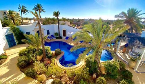 Apartment with Pool View 